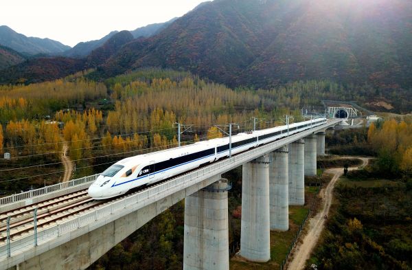 新媒:中国铁路里程3年后增至15万公里 高铁覆盖80%大城市_《参考消息》官方网站